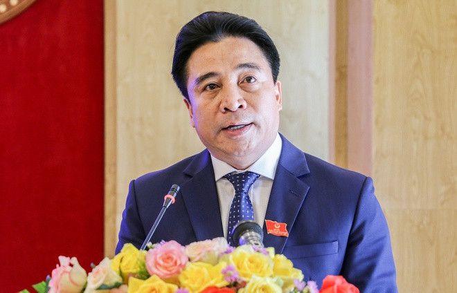 Với số phiếu tuyệt đối (51/51 đại biểu có mặt), ông Nguyễn Khắc Toàn, Phó bí thư Tỉnh ủy Khánh Hòa được bầu giữ chức Chủ tịch HĐND tỉnh khóa VII.