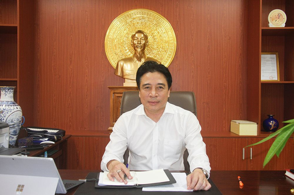 Ông Nguyễn Khắc Toàn, sinh ngày 19/41970, quê phường Ninh Thủy, thị xã Ninh Hòa, tỉnh Khánh Hòa, là cử nhân Luật Tư pháp, cử nhân Xây dựng Đảng và Chính quyền Nhà nước.