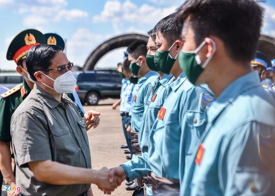 Thu tuong tham san bay Bien Hoa