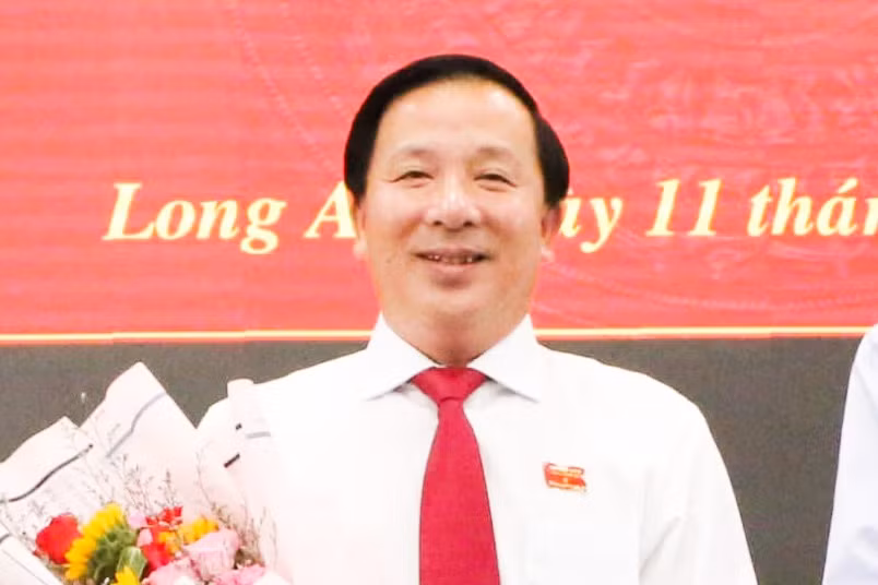 Ngày 21/6, tại Kỳ họp thứ nhất, HĐND tỉnh khóa X, nhiệm kỳ 2021-2026, các đại biểu bầu cán bộ chủ chốt của HĐND tỉnh và UBND Long An. 