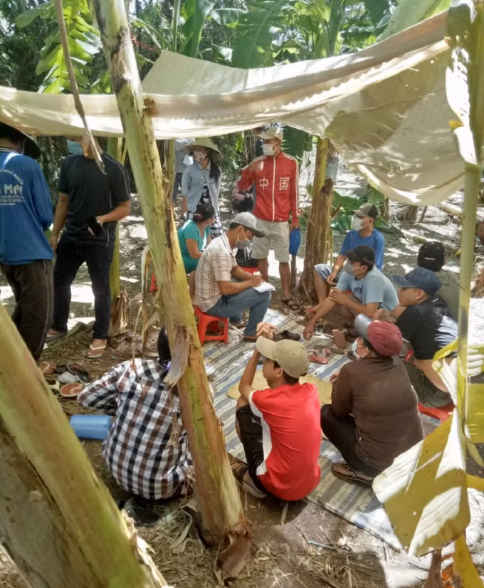  Triệt xóa tụ điểm lắc tài xỉu ăn tiền trong vườn chuối: Ngày 20/6, Công an xã Châu Phong, thị xã Tân Châu, tỉnh An Giang cho biết, vừa bắt quả tang 10 đối tượng đang đánh bạc dưới hình thức lắc tài xỉu ăn thua bằng tiền tại khu vườn chuối, thuộc ấp Hòa Thạnh. Tang vật thu giữ tại hiện trường gồm: 1 bộ tài xỉu, 4 điện thoại di động, 1 triệu 550 ngàn đồng trên chiếu bạc và nhiều tang vật liên quan khác.