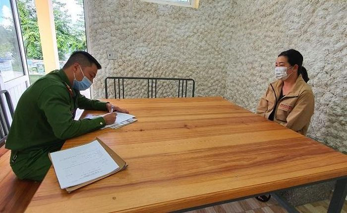  Nguyên phó Chánh văn phòng Huyện ủy lừa đảo 7,3 tỷ: Ngày 23/6, Công an tỉnh Lâm Đồng cho biết, bà Mã Thị Ngọc Nga (SN 1978), nguyên Phó Chánh văn phòng Huyện ủy Đức Trọng đã tới cơ quan Công an trình diện sau gần một tháng bỏ trốn khỏi nơi cư trú. Lợi dụng chức vụ Phó Chánh văn phòng Huyện ủy Đức Trọng, Nga đã dựng lên sự việc không có thật nhằm tạo niềm tin để vay mượn tiền của nhiều người rồi chiếm đoạt 7,3 tỷ đồng. 