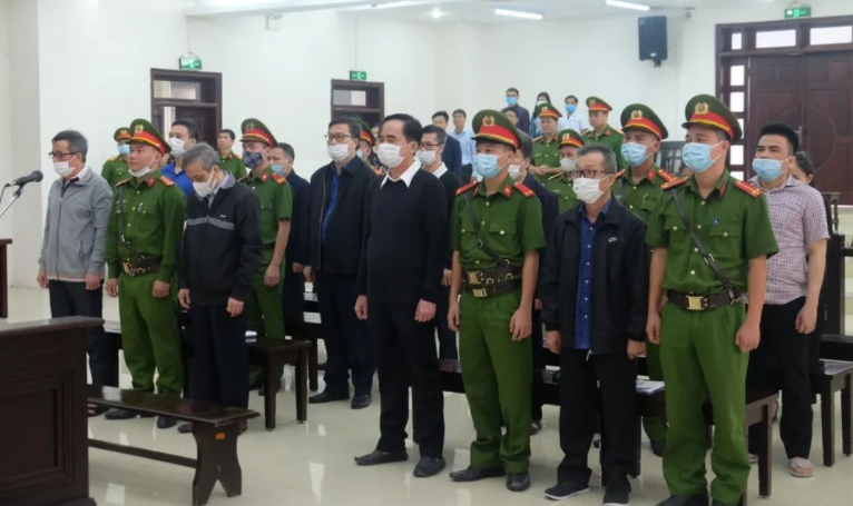 Tại phiên tòa bà Trần Lan Phương con gái ông Trần Bắc Hà (cựu Chủ tịch HĐQT Ngân hàng BIDV) cho biết, gia đình giữ nguyên nội dung kháng cáo của bà Ngô Kim Lan (vợ ông Trần Bắc Hà). Bà Phương không đồng tình với phán quyết của tòa án cấp sơ thẩm khi quyết định tiếp tục kê biên 5 bất động sản đứng tên đồng sở hữu ông Trần Bắc Hà - bà Ngô Kim Lan và 2 bất động sản được hình thành trong thời kỳ hôn nhân, đứng sở hữu bà Lan.