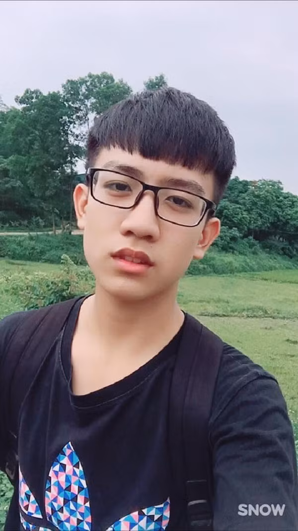 Chia sẻ thêm về bản thân, 2K đến từ Thái Nguyên cho hay cậu thích nghe nhạc, hát. Chiều cao 1m75 giúp anh chàng thuận lợi trong việc chơi môn bóng rổ - môn thể thao mà Nam yêu thích.