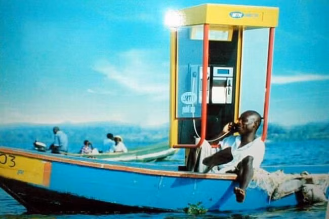 Alo! Em yêu hả? Về đây đi tắm biển cùng anh cho mát nào.