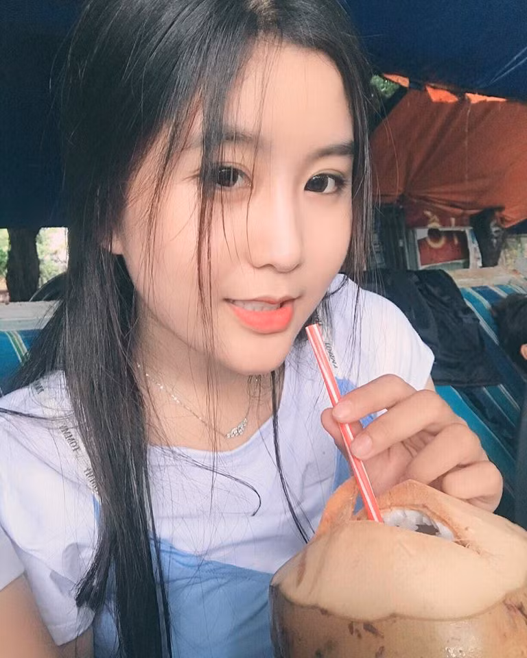 Yêu thích làm mẫu chụp ảnh, nhưng do thời gian học tập đã chiếm nhiều nên Ngọc Trân không thể tham gia.