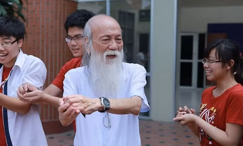 Nói về thầy Văn Như Cương, học sinh Trường Lương Thế Vinh thường dùng từ "ông tiên" để gọi, với các em thầy là người có ảnh hưởng rất lớn. Trong tâm khảm các cô cậu học trò, thầy là một nhà giáo tận tâm với nghề, gần gũi như người thân trong gia đình.