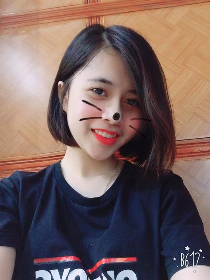 Đoạn video vui trên được Huyền và 4 người bạn thân cùng học tại trường đại học Vinh thực hiện trong khi đang đi học quốc phòng. Trong nhóm có 3 bạn học ngôn ngữ ảnh và 2 bạn học IT.