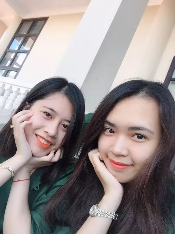 "Khi bỗng nhiên nhận được sự quan tâm của cộng đồng mạng, Huyền khá bất ngờ. Nửa vui, nửa buồn. Vui vì được mọi người chia sẻ hưởng ứng, còn không vui vì một số lời nói nặng nề quá. Nhóm chỉ nhảy cho có kỉ niệm, nên khi bị nói nặng nề thì buồn" - Huyền tâm sự.