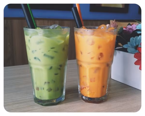 Và giờ người ta đến quán trà sữa để hò hẹn, chụp ảnh checkin, chứ không đơn thuần chỉ vào quầy hàng nhỏ hoặc xe đẩy ven đường, hay trước cổng trường để mua một cốc trà sữa.