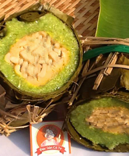 Bánh tét hạt điều là sự kết hợp giữa vị đậm đà dẻo thơm của nếp, mùi thơm lá dứa, vị bùi của đậu xanh và hạt điều. Đây là món ăn chính của những người ăn chay vào ngày Tết cổ truyền. Ảnh: Wikibanh.