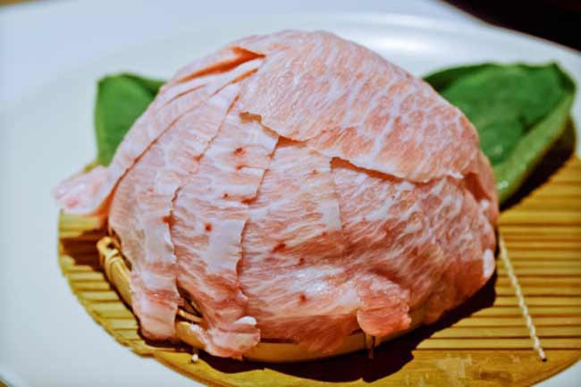 Hạn chế thịt: Những người ăn chay thường có trọng lượng cơ thể nhỏ hơn những người không ăn chay. Để giảm cân, hãy hạn chế ăn thịt ít nhất cho đến khi bạn đạt được mục tiêu cân nặng đặt ra.