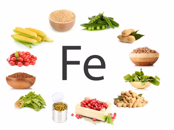 Tay chân lạnh là một trong những triệu chứng của bệnh thiếu máu. (Ảnh Marrybaby)