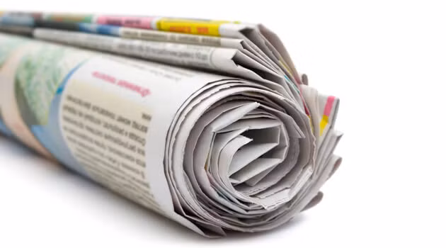 Lý do là mực in rất độc hại vì nó chứa nhiều nguyên tố kim loại nặng như chì, thép crom, cát-mi-um, thủy ngân. Dùng giấy, báo in để gói đồ ăn sẽ khiến các kim loại này đi vào cơ thể, ảnh hưởng đến các cơ quan nội tạng như gan, thận. (Ảnh Giadinhnestle)