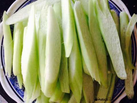 Trong khi đó, cũng theo kết quả cuộc khảo sát, những người không ăn dọc mùng có tỉ lệ tăng acid uric trong máu chỉ khoảng 15%. (Ảnh Nauzi)