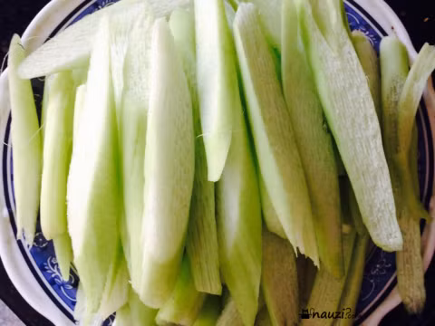 Trong khi đó, cũng theo kết quả cuộc khảo sát, những người không ăn dọc mùng có tỉ lệ tăng acid uric trong máu chỉ khoảng 15%. (Ảnh Nauzi)