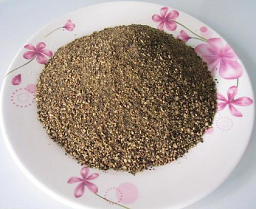 Các nghiên cứu còn chỉ ra rằng ăn nhiều hạt tiêu trong thời gian dài còn gây hiện tượng da khô và bong tróc da. Ảnh Chuahoinach.