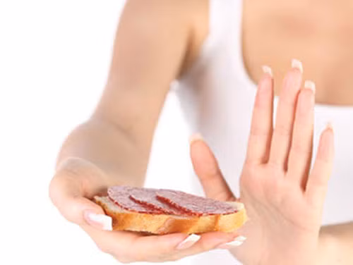 Một chế độ ăn nghèo nàn khiến cơ thể bạn không được cung cấp đủ năng lượng, từ đó dẫn đến mệt mỏi và kiệt sức. (Ảnh Giammonhanh)