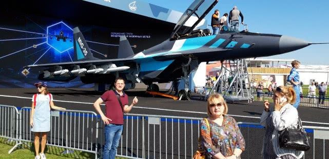 Tuy nhiên, nước xa không thể cứu được lửa gần, với thủ tục hành chính rườm rà, Không quân Ấn Độ phải chờ vài năm nữa mới hoàn thành việc đấu thầu máy bay chiến đấu mới, vì vậy Không quân Ấn Độ đã nghĩ đến việc khẩn trương mua một lô MiG-29 cũ từ Nga, để đủ trang bị cho một phi đội chiến đấu.