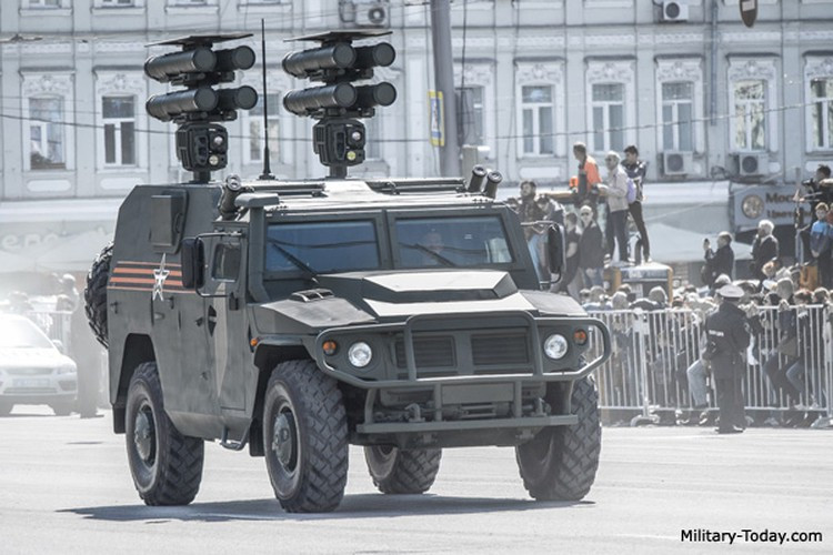 Cụ thể Bộ Quốc phòng Thổ Nhĩ Kỳ cho biết, quân đội nước này đã nhận được 6 hệ thống chống xe tăng tự hành đầu tiên đặt trên khung gầm xe bọc thép bánh xích Kaplan-10 do tập đoàn FNSS sản xuất.