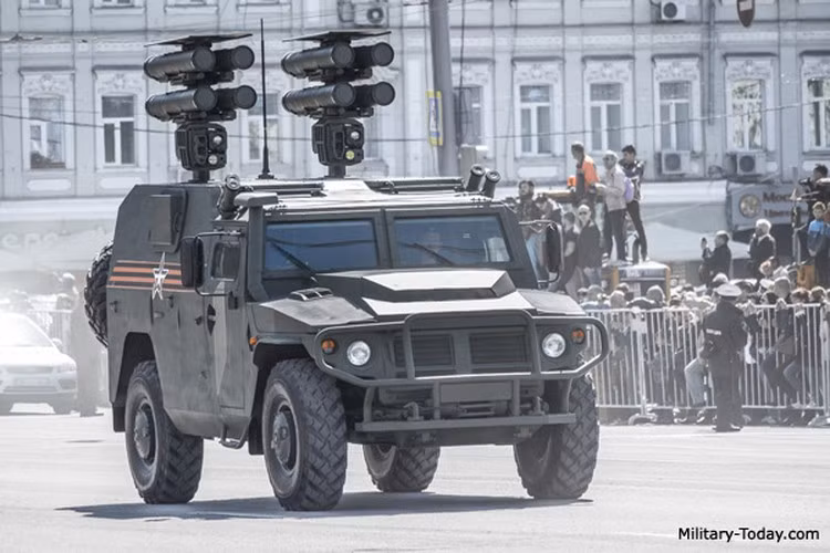 Cụ thể Bộ Quốc phòng Thổ Nhĩ Kỳ cho biết, quân đội nước này đã nhận được 6 hệ thống chống xe tăng tự hành đầu tiên đặt trên khung gầm xe bọc thép bánh xích Kaplan-10 do tập đoàn FNSS sản xuất.