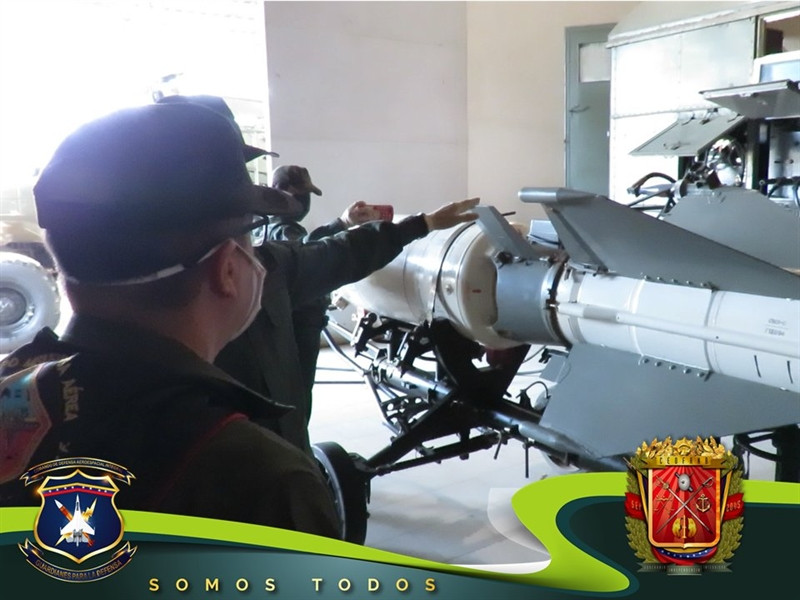 Trong khi đó, giới quan sát cho rằng, việc thực hiện cuộc diễn tập đường đột của Venezuela lần này có thể liên quan đến quyết định điều động vũ khí của Mỹ. Cụ thể, hôm 2/4, Tổng thống Mỹ Donald Trump tuyên bố rằng nước này quyết định triển khai các tàu chiến ở Biển Caribe và phía đông Thái Bình Dương nhằm đối phó với nhiều nguy cơ có thể xảy ra.