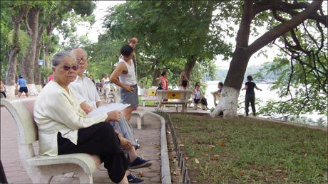 Noi kho cua nhung gia dinh co cha me gia khong hieu gi ve COVID-19-Hinh-2