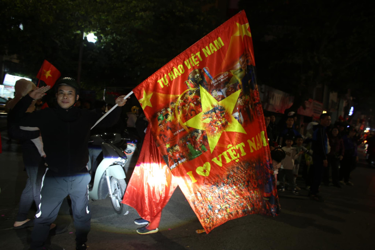 Tình yêu với bóng đá Việt Nam luôn được thể hiện.