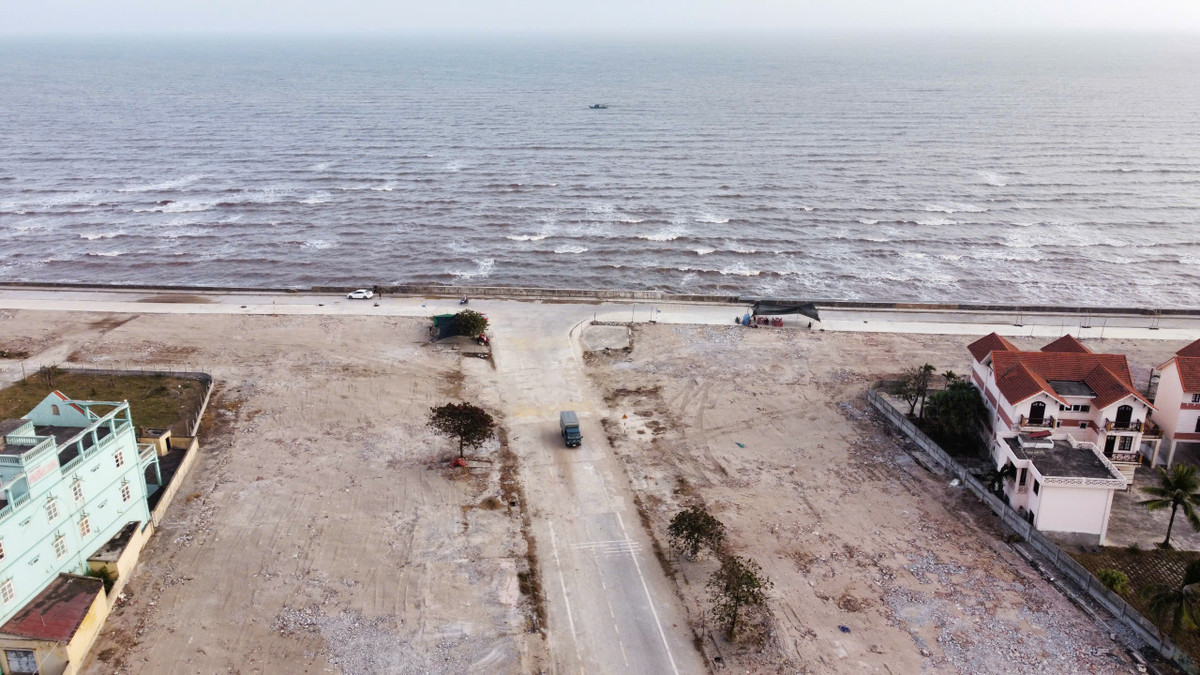 Ngã ba đường quen thuộc của nhiều du khách từng đến bãi biển Quất Lâm.