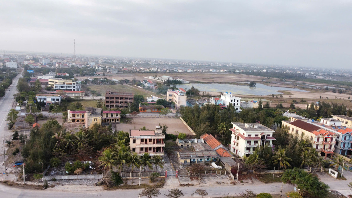 Thời điểm từ năm 2023 đến nay, toàn bộ các nhà nghỉ, khách sạn ở Quất Lâm không còn đón khách.