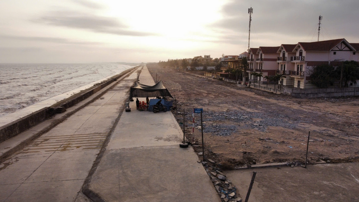 Khu vực trước bãi biển Quất Lâm đã thông thoáng, sạch sẽ để chờ các dự án đầu tư du lịch.