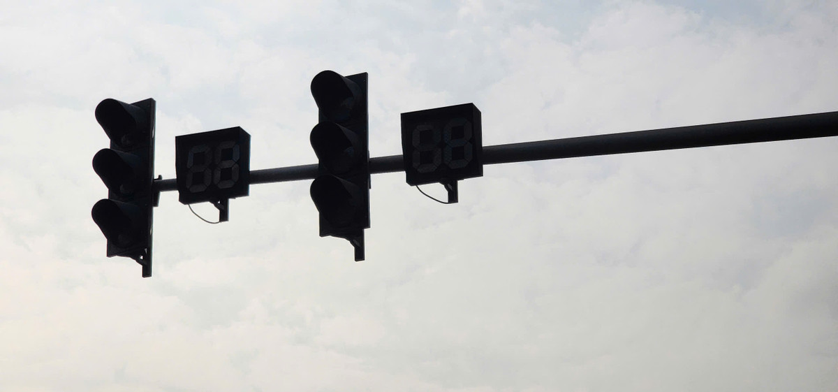 Không hiển thị màu đèn giao thông nên người dân Hạ Long cũng không lo ngại lỗi vượt đèn.