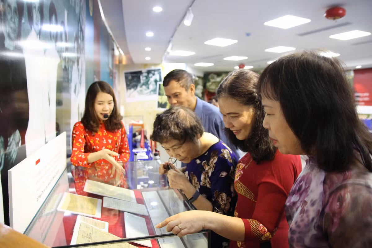 Một phần kí ức, kỷ vật và tài liệu của các nhà khoa học đã được tổng hợp thành sách hoặc được trưng bày tới công chúng bên trong Tòa nhà Quyển sách. Phần còn lại vẫn trong quá trình xử lý, bảo quản cẩn mật, sẵn sàng phục vụ các hoạt động khai thác, nghiên cứu. Không quá khi nói rằng đây chính là ngôi nhà thứ hai của không ít các nhà khoa học nổi tiếng Việt Nam, những những giá trị khoa học, đạo đức, ý chí được gìn giữ và phát huy cao nhất”, ông Bùi Thanh Hoá, Giám đốc Công viên Di sản các Nhà khoa học Việt Nam chia sẻ.