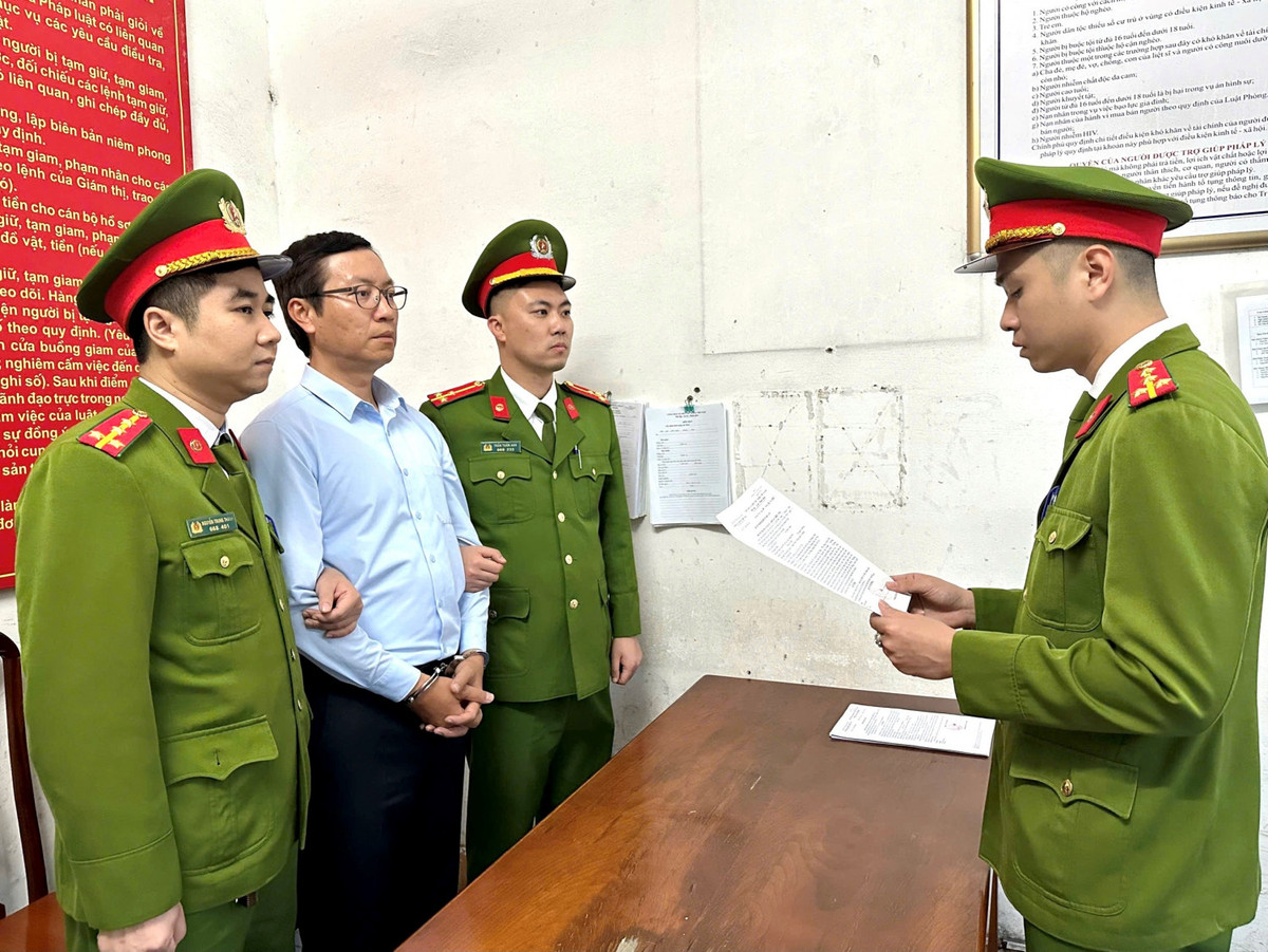 Bat nguyen Tong Giam doc Cong ty Co phan xi mang Ha Long