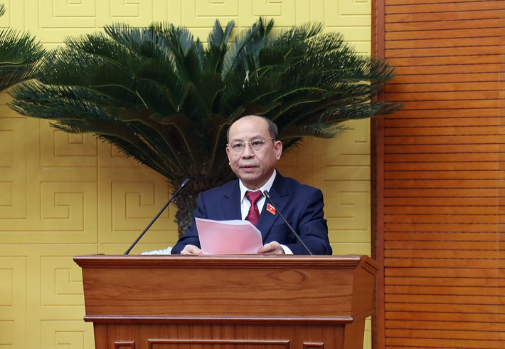 Trước khi giữ chức Chủ tịch tỉnh Hòa Bình, ông Bùi Đức Hinh đã kinh qua nhiều vị trí công tác khác nhau tại tỉnh Hoà Bình.