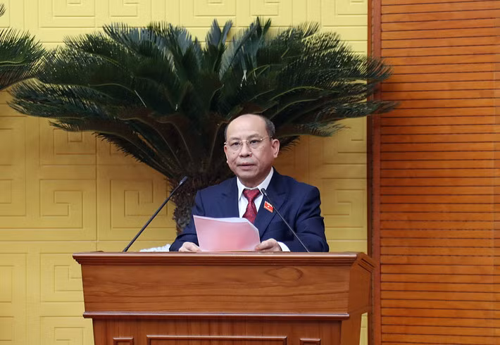 Trước khi giữ chức Chủ tịch tỉnh Hòa Bình, ông Bùi Đức Hinh đã kinh qua nhiều vị trí công tác khác nhau tại tỉnh Hoà Bình.