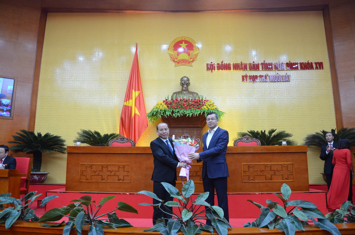 Ông Bùi Đức Hinh sinh ngày 13/9/1968, quê quán tại xã Kim Lập, huyện Kim Bôi, tỉnh Hòa Bình.