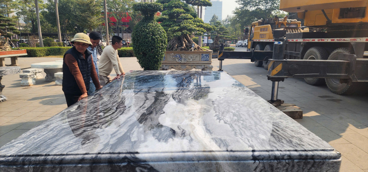 Vân mây tự nhiên trên sập đá.