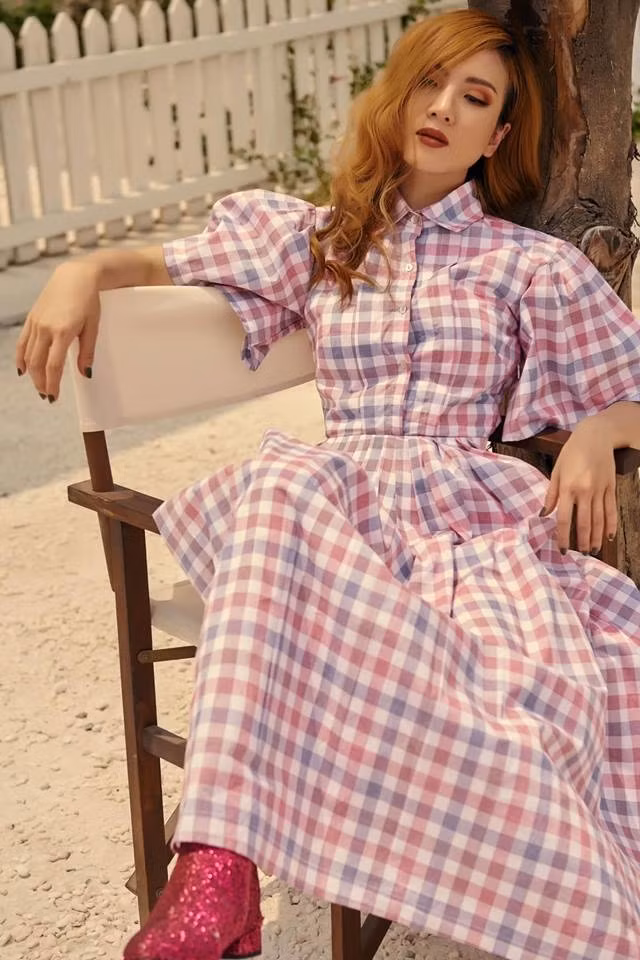 "Mình già rồi kiếm fame mà quần áo shop mình đạt được doanh thu tiền tỉ 1 ngày thì mình sẵn sàng kiếm fame nha. Chứ tuổi nghề nghệ sĩ từng này rồi mà còn nói kiếm fame thì chắc mọi người nghĩ mình mới 18 tuổi và chân ướt chân ráo mới vào nghề thật ý. Hãy bớt “nhạy” và “cảm” theo suy nghĩ cảm quan các bạn nhé. Mạng xã hội bây giờ là để ”vui” chứ ko phải để “băm” nhau đâu".