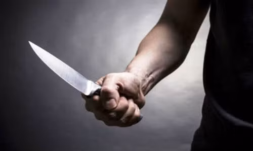 Cầm dao thách bạn gái, người đàn ông bị đâm tử vong Cam dao thach ban gai, nguoi dan ong bi dam tu vong