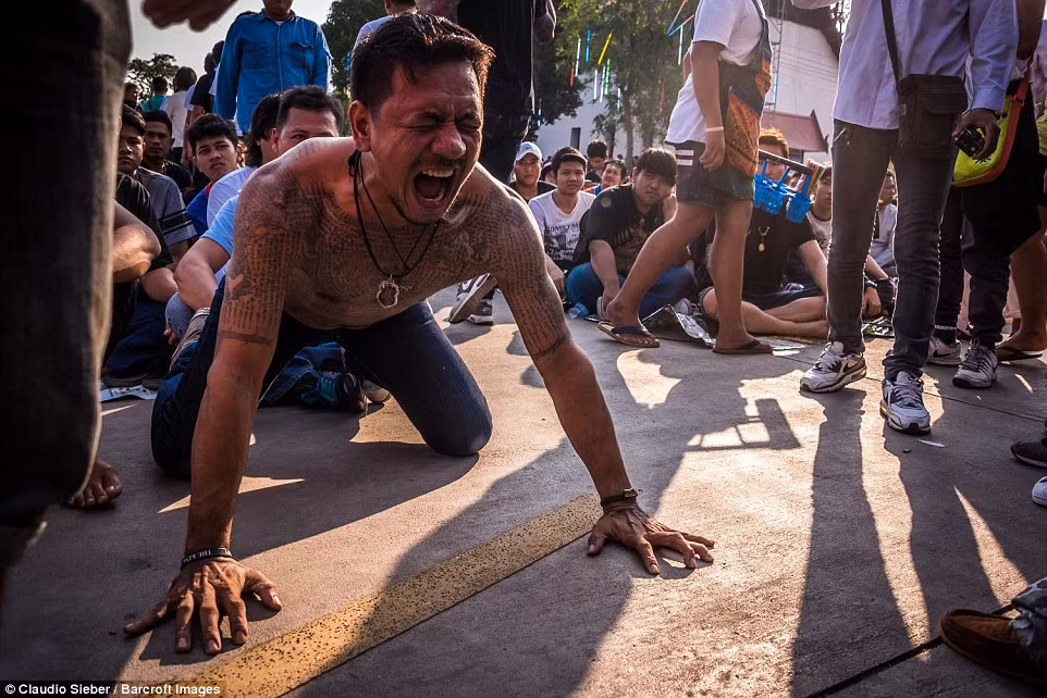 Người dân Thái Lan quan niệm rằng, nếu xăm hình gì trên người thì chủ nhân sẽ có đặc điểm của hình xăm đó.