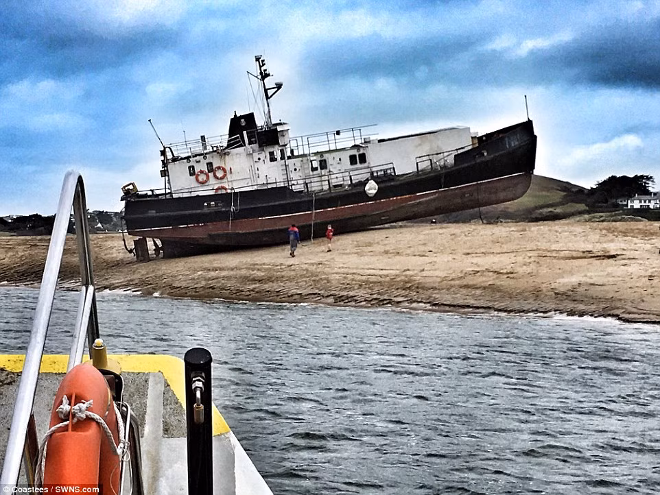 Không ít người tò mò tại sao con tàu này lại xuất hiện ở Cornwall, không có bất cứ thuyền trưởng hay thuyền viên nào. Thậm chí, người ta cũng không biết nó đến từ đâu.