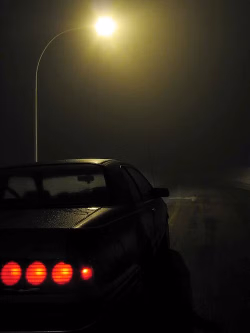 Cao tốc 666 ở bang Utah, Mỹ được coi là một trong những nơi bị ma ám nặng nhất và xuất hiện không ít câu chuyện rùng rợn. Trong suốt nhiều năm, nhiều người đã báo cáo gặp phải những chuyện kỳ lạ khi lái xe qua đường cao tốc này. Một số tài xế cho biết đã thấy nhiều hiện tượng kỳ bí ở đây như xe chạy không người lái, bóng ma xuất hiện trong ô tô và hồn ma xin đi nhờ xe. 