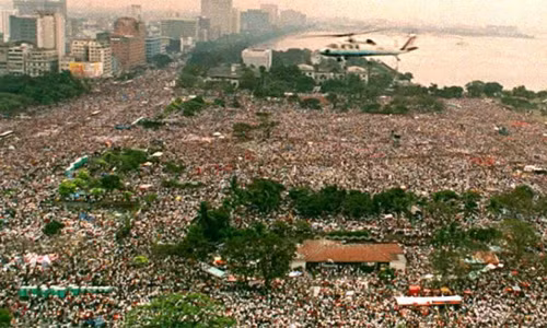 Năm 1995, hơn 4 triệu người đã tham dự buổi lễ của Giáo hoàng John Paul II chủ trì tại Manila, Philippines. Bức ảnh ấn tượng này khiến nhiều người kinh ngạc bởi số lượng người kỷ lục tham dự buổi lễ.