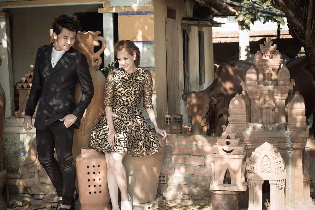 Nữ diễn viên sở hữu khuôn mặt bầu bĩnh, nụ cười tươi nên thường được các đạo diễn giao vai tiểu thư, hồn nhiên, đáng yêu. Trước ngày tổ chức đám cưới, Phương Hằng vẫn bận rộn đóng phim và bán hàng online.