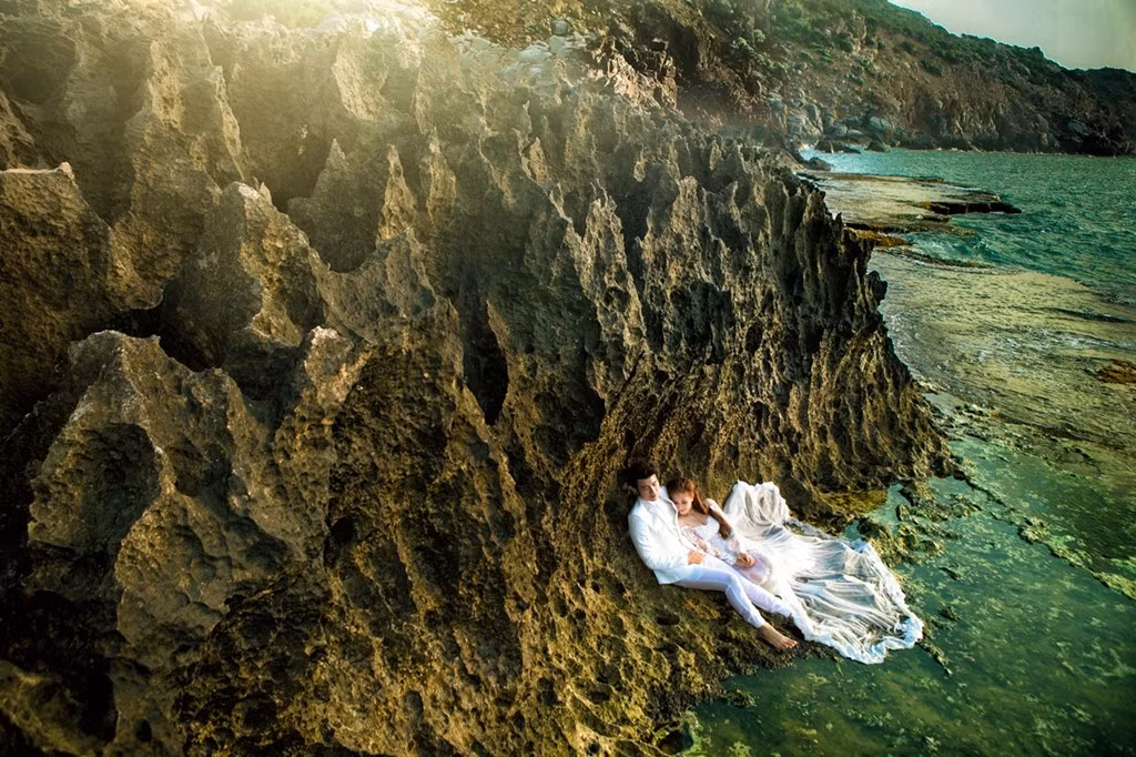 Diễn viên sinh năm 1989 tiết lộ có nhiều người theo đuổi nhưng từ khi gặp ông xã cô không cho ai cơ hội tiếp cận mình.