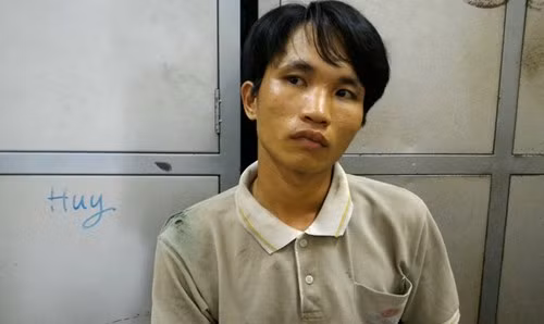 Giua khuya dot nhap vao nha trom ca thung mi tom-Hinh-3