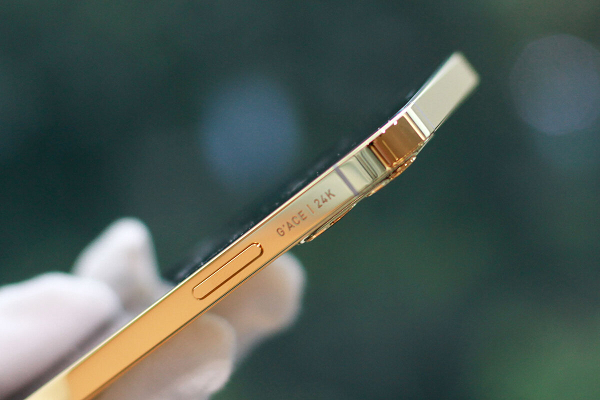 Khi thay thế bằng mặt lưng khác, đơn vị gia công phải tìm một chất liệu tương đồng, đảm bảo cụm LiDAR có thể hoạt động bình thường.