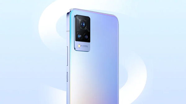 Vivo S9 có mô-đun camera hình chữ nhật bo góc, chứa ba camera được sắp xếp theo hình tam giác và một đèn flash LED. Khung cạnh phải của máy có phím chỉnh âm lượng và phím nguồn.