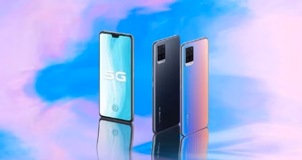 Dòng Vivo S9 5G bao gồm hai phiên bản: Vivo S9 và Vivo S9e. Trong khi S9 có camera selfie kép, S9e chỉ có camera đơn 32 MP phía trước.